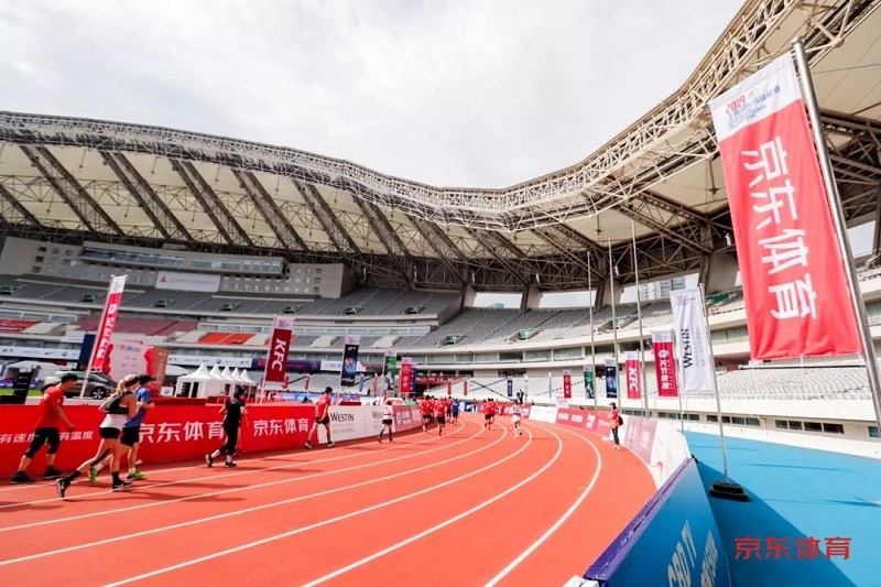 京东体育助跑上海国际马拉松 贴心服务温暖全程
